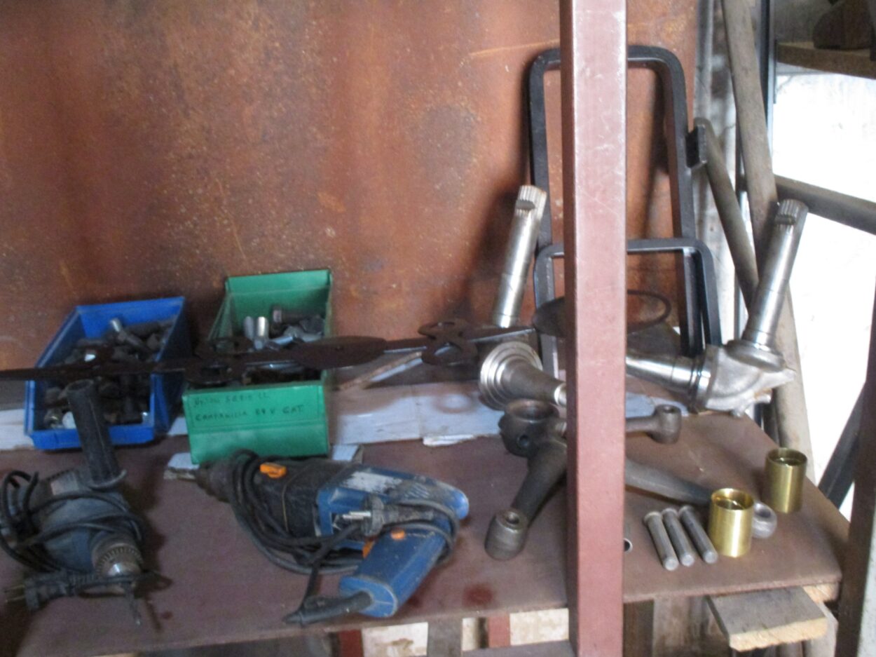 Taladros y manguetas de tractor Ebro (2)